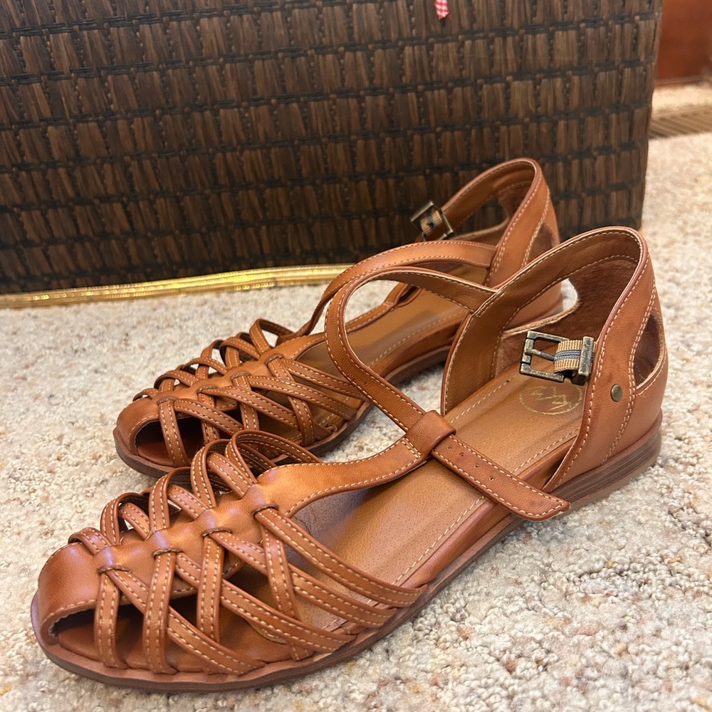 White Mountain Tan Leather Sandals